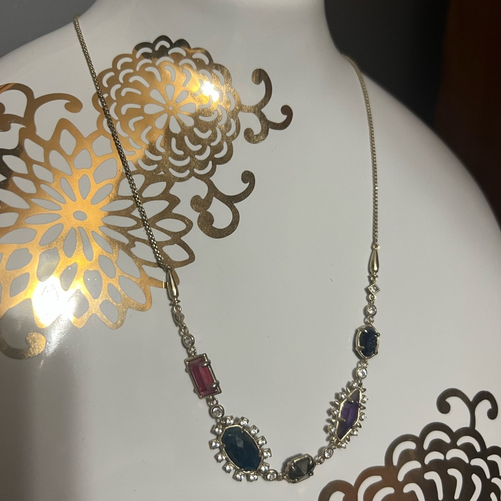 Kendra Scott necklace